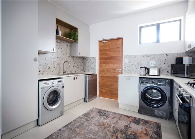 Image Number 7 for Maroela View Apartment