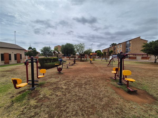 Image Number 6 for Park Crescent in Orange Blossom Boulevard
