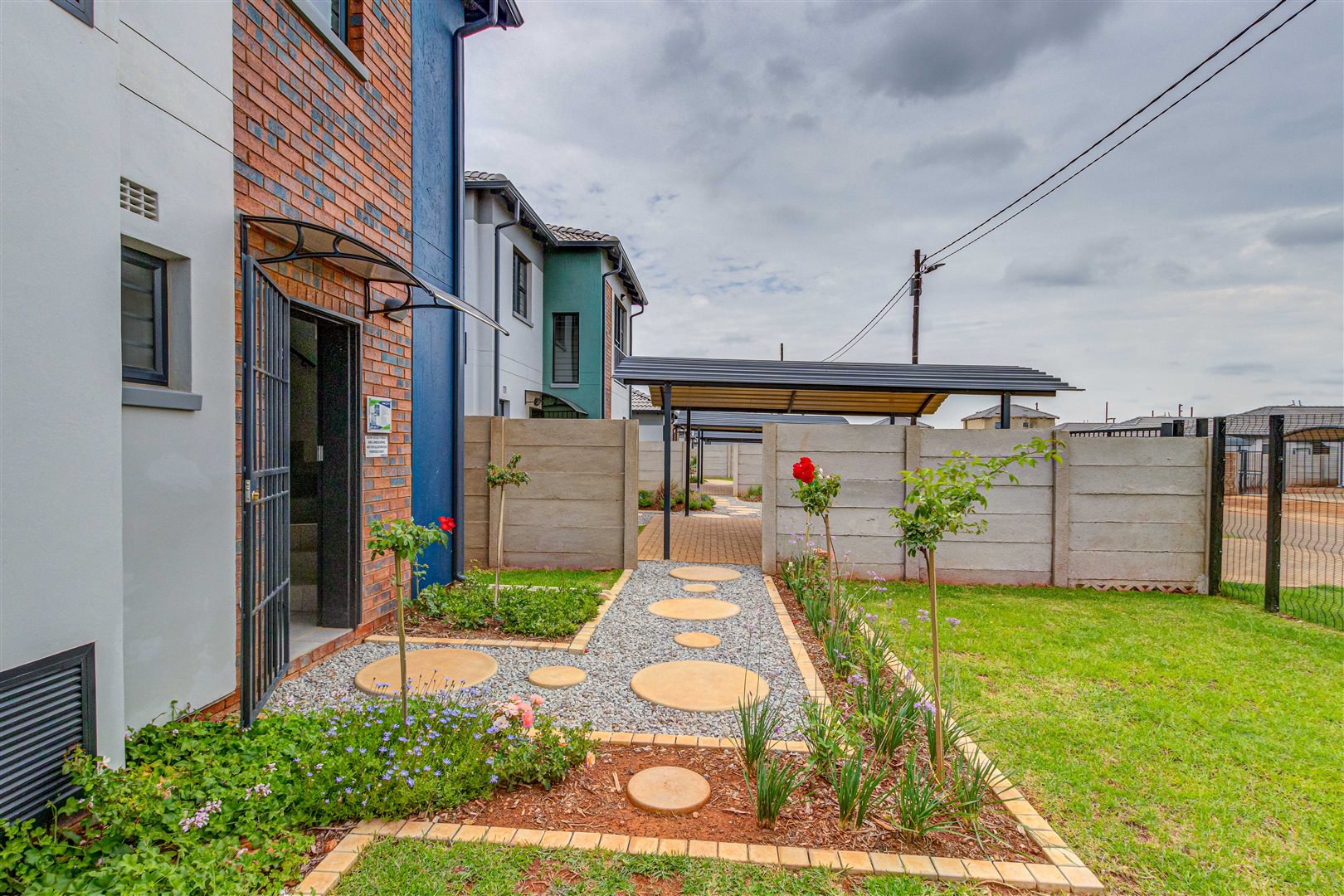 Image Number 3 for Emperors Security Estate