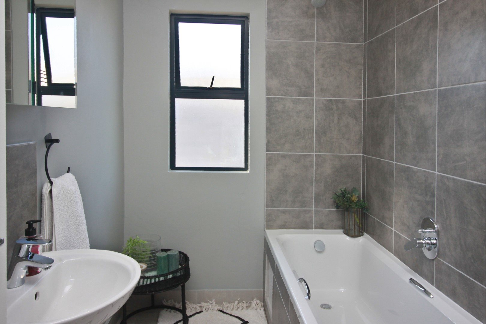 Image Number 3 for Palm View Estate