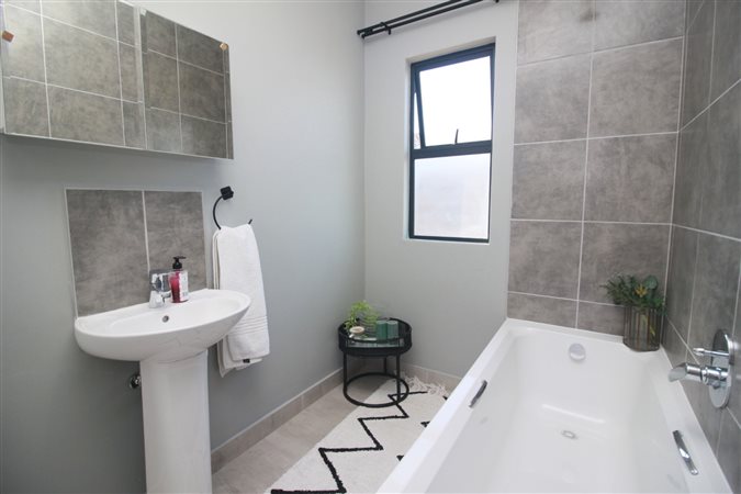 Image Number 4 for Palm View Estate