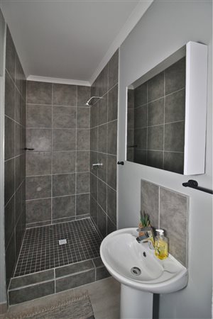 Image Number 7 for Palm View Estate