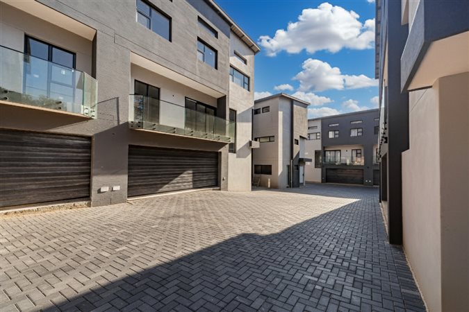 Image Number 3 for Sandhurst Ridge