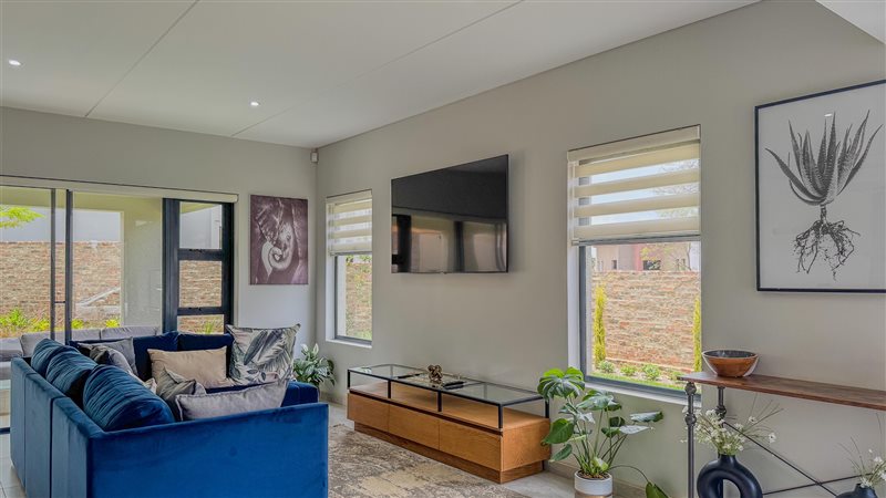 Image Number 3 for The Swallows