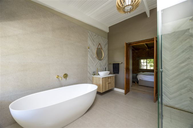 Image Number 9 for La Luc