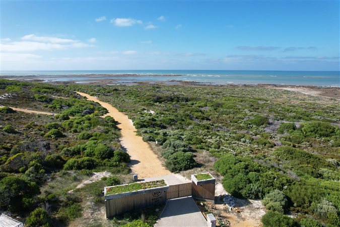 Image Number 2 for Moquini Bay