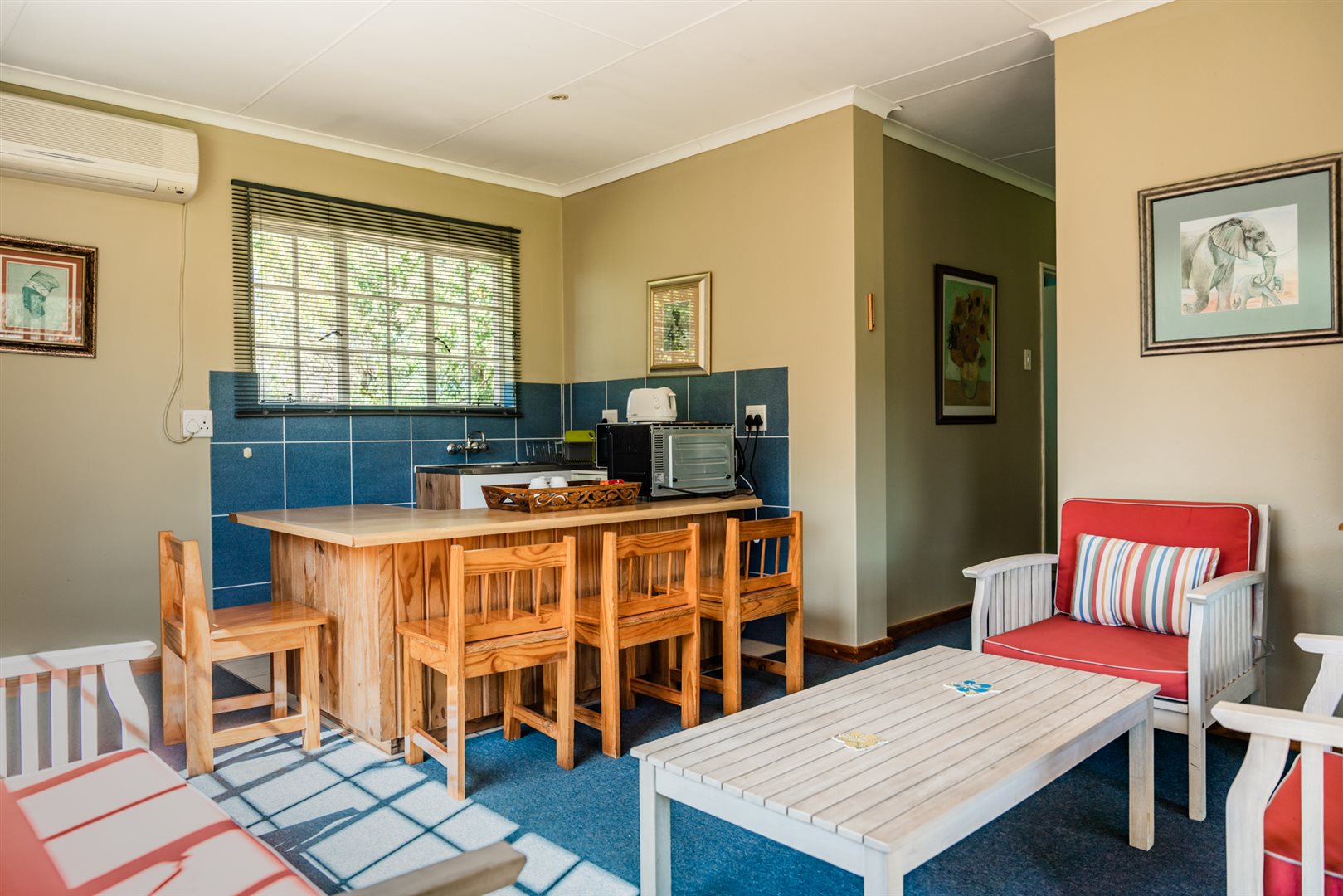 Image Number 3 for THE MANDERSON ESTATE