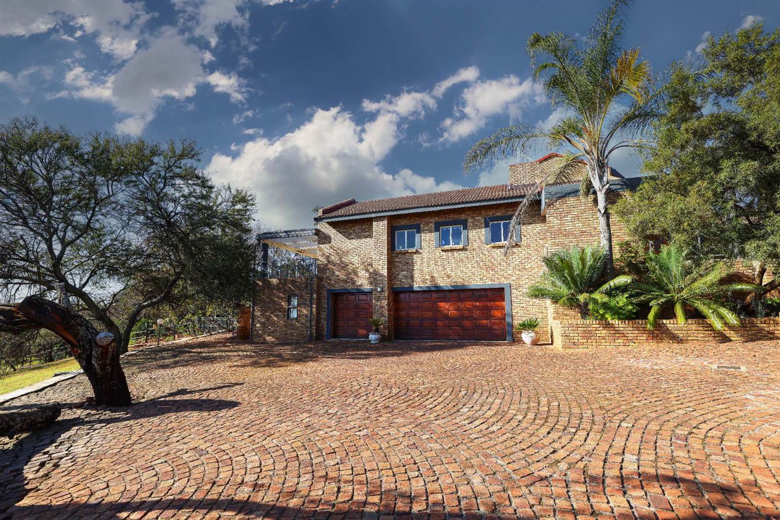 4 Bed House in Mooikloof Equestrian Estate photo number 3