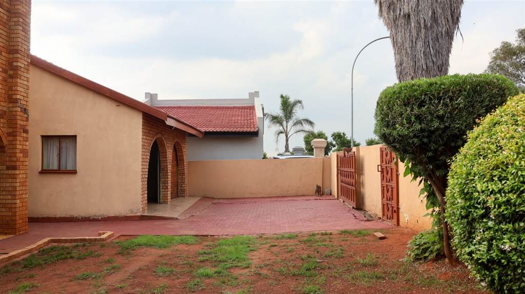 3 Bed House in Katlehong photo number 27