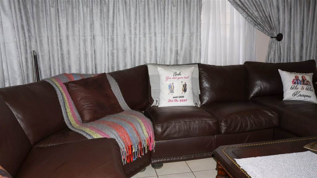 3 Bed House in Katlehong photo number 8