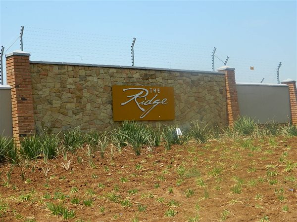 1 422 m² Land