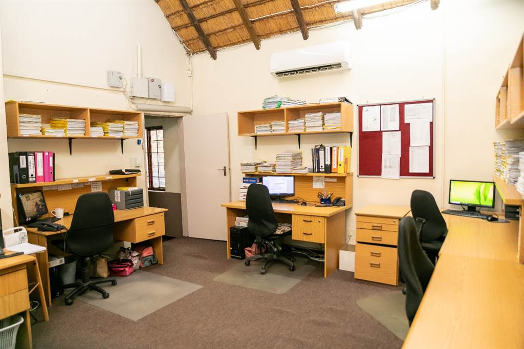 230  m² Commercial space in Rustenburg Central photo number 9