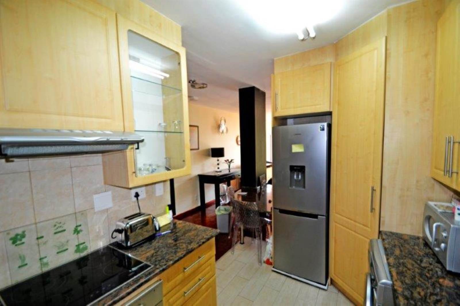 2 Bed Apartment in Benmore Gardens photo number 7