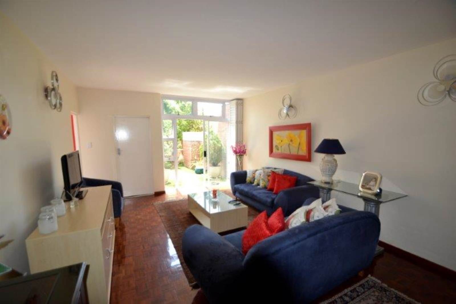 2 Bed Apartment in Benmore Gardens photo number 5