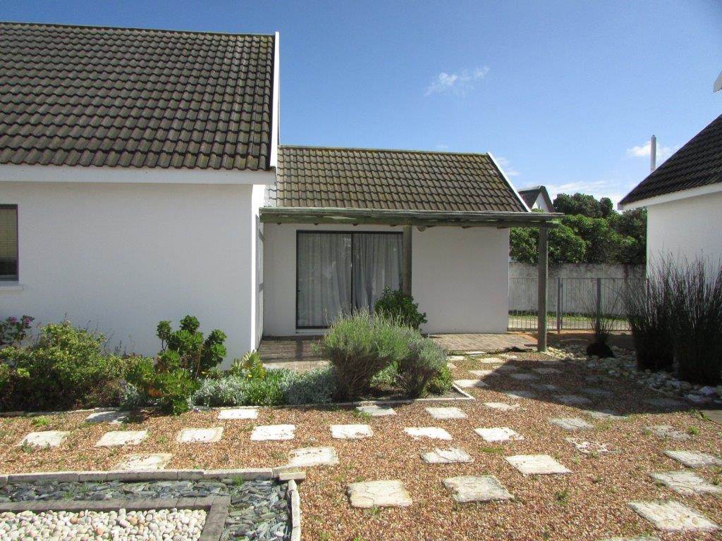 4 Bed House in St Francis Bay photo number 4