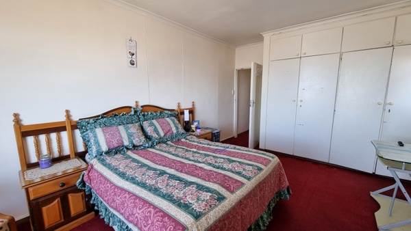 2 Bed Apartment in Port Elizabeth Central photo number 20