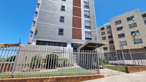 2 Bed Apartment in Port Elizabeth Central photo number 26