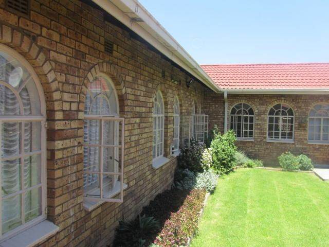 3 Bed House in Vanderbijlpark SW2 photo number 16