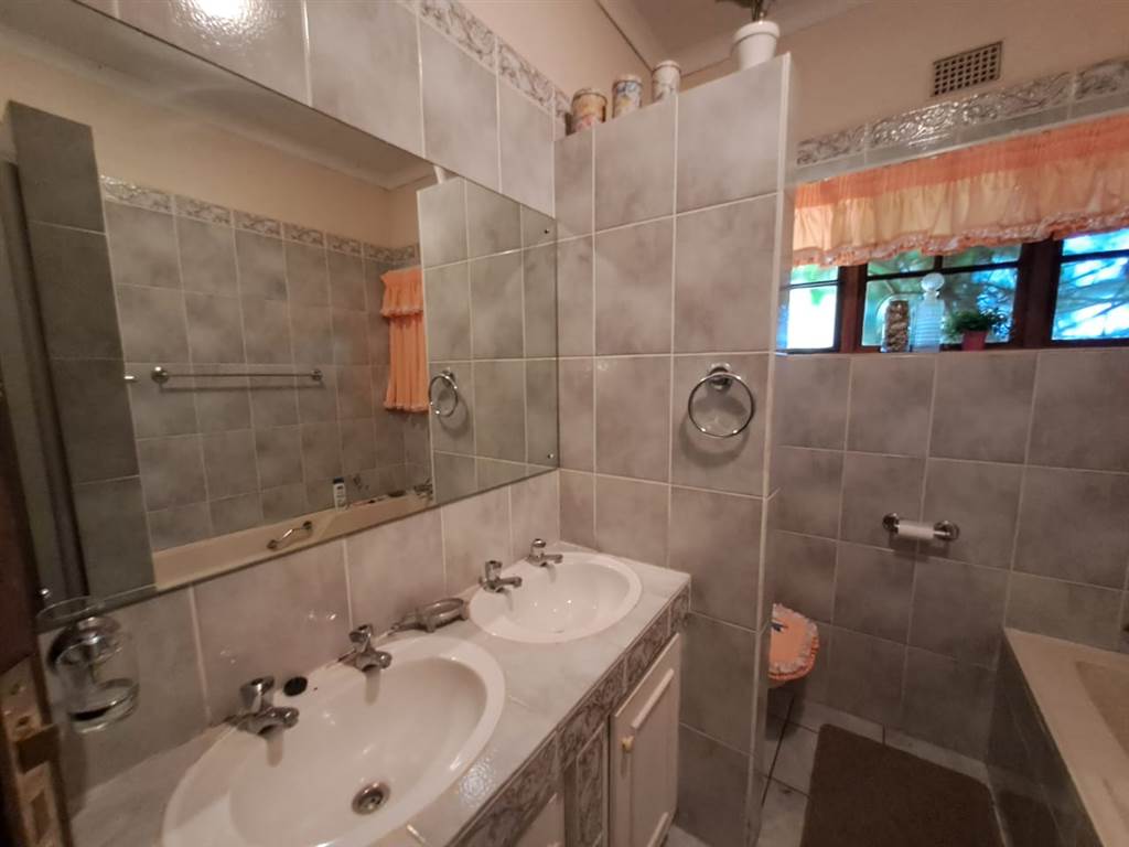 3 Bed House in Louis Trichardt photo number 28