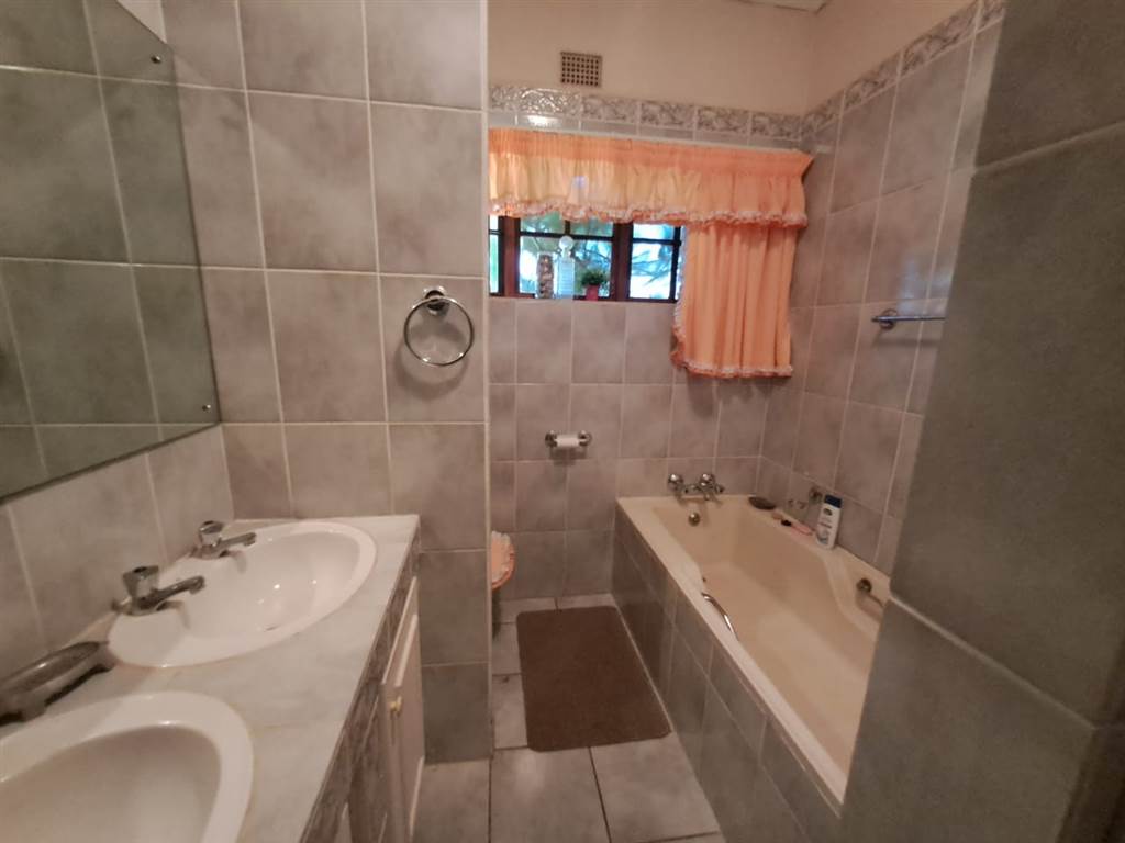 3 Bed House in Louis Trichardt photo number 25