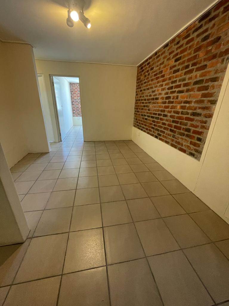 2 Bed Apartment in Stellenbosch Central photo number 9