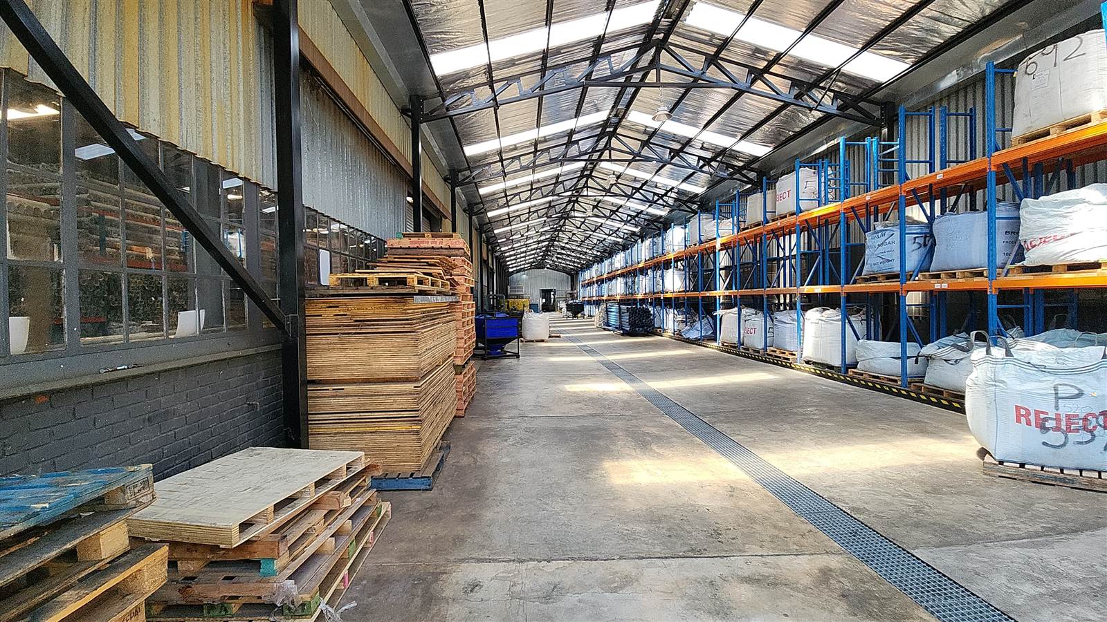 5000  m² Industrial space in Rosslyn photo number 3