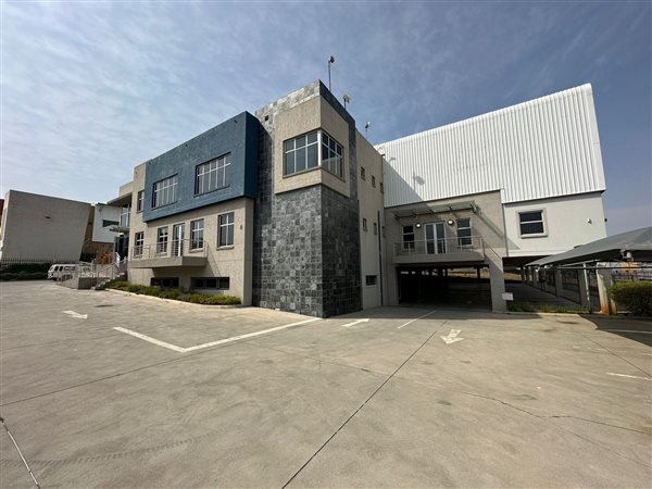 2 705  m² Industrial space