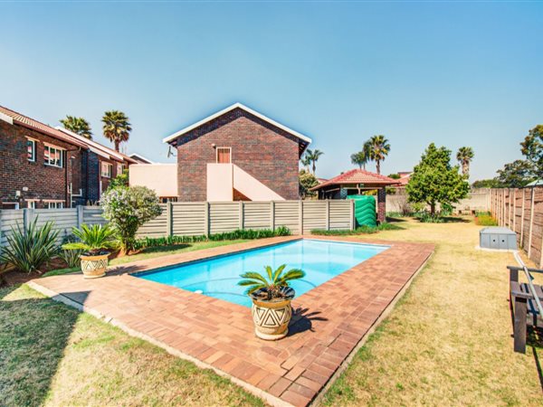 2 Bedroom Townhouse 2 Bedroom Townhouse