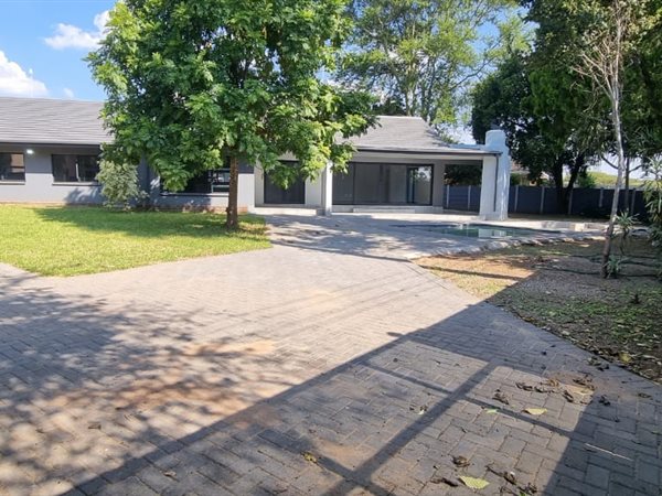 5 Bedroom House 5 Bedroom House
