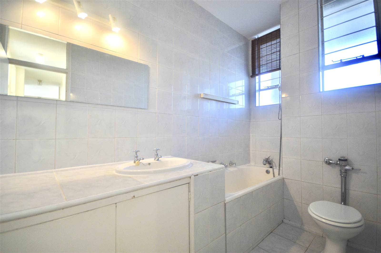 2 Bed Apartment in Bedfordview photo number 19