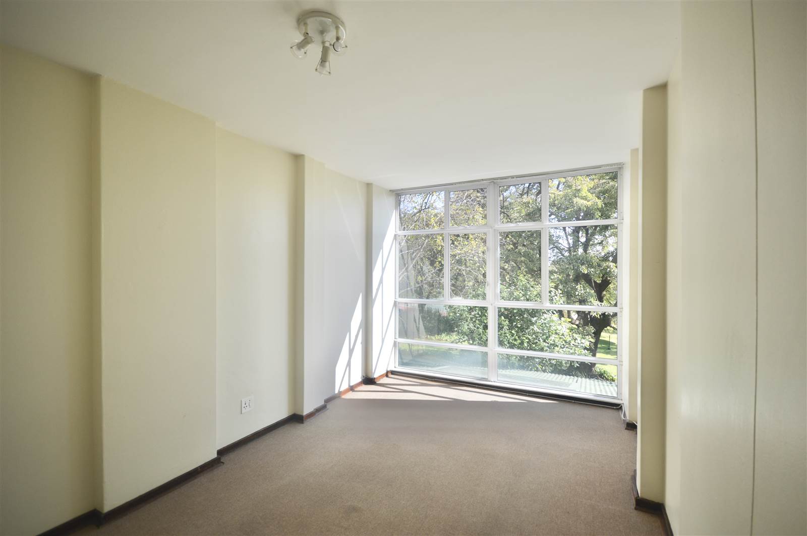 2 Bed Apartment in Bedfordview photo number 11