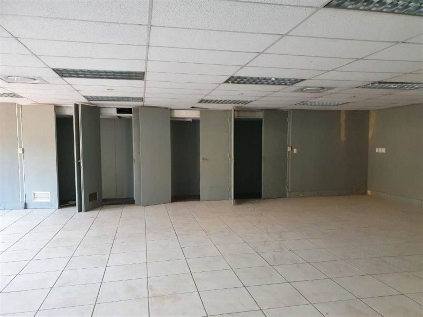 1000  m² Commercial space in Woodmead photo number 3
