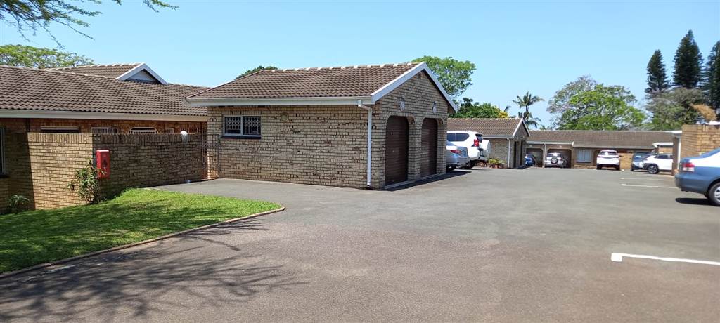 3 Bed Townhouse in Pinetown Central photo number 8