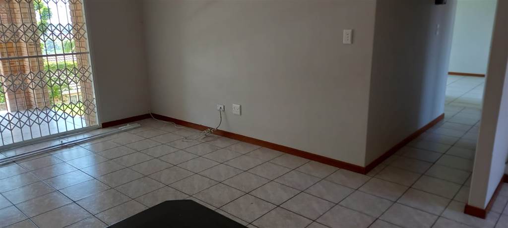 3 Bed Townhouse in Pinetown Central photo number 13