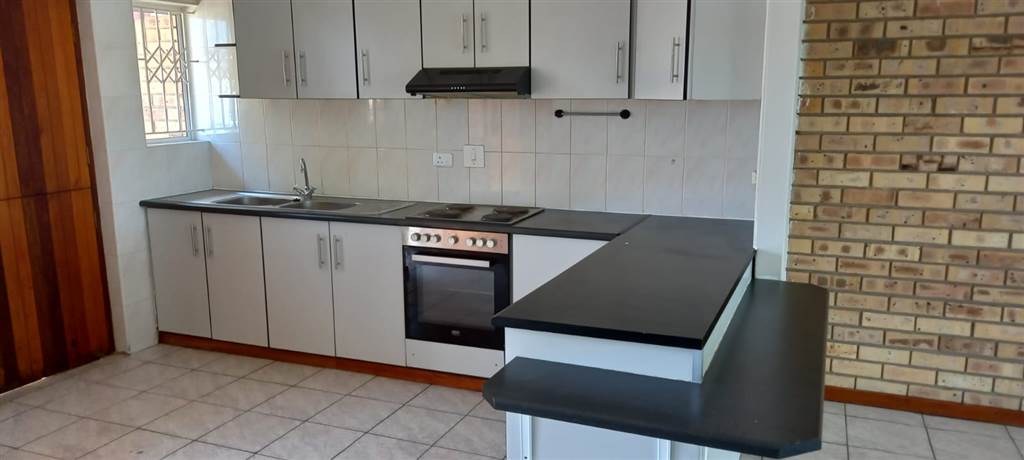 3 Bed Townhouse in Pinetown Central photo number 6