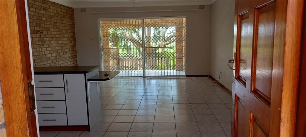 3 Bed Townhouse in Pinetown Central photo number 9