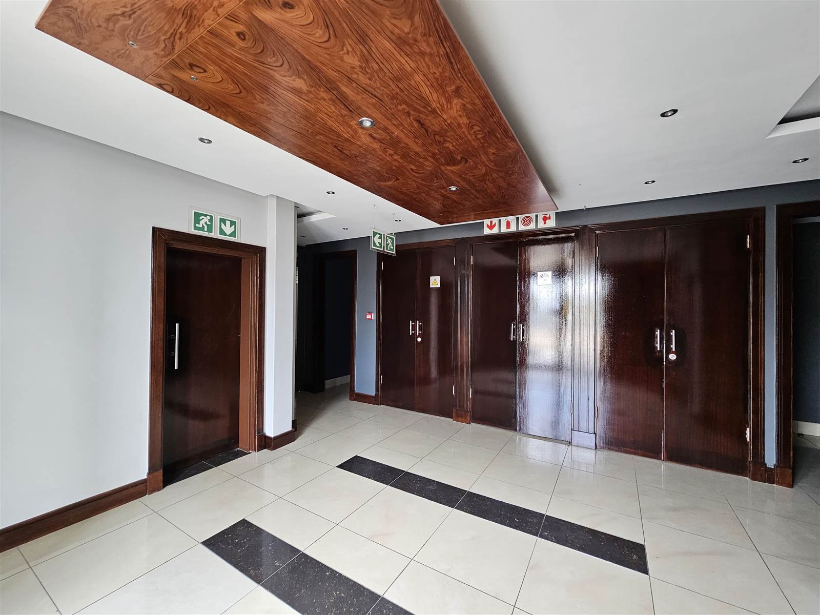 498.6  m² Commercial space in Highveld photo number 2