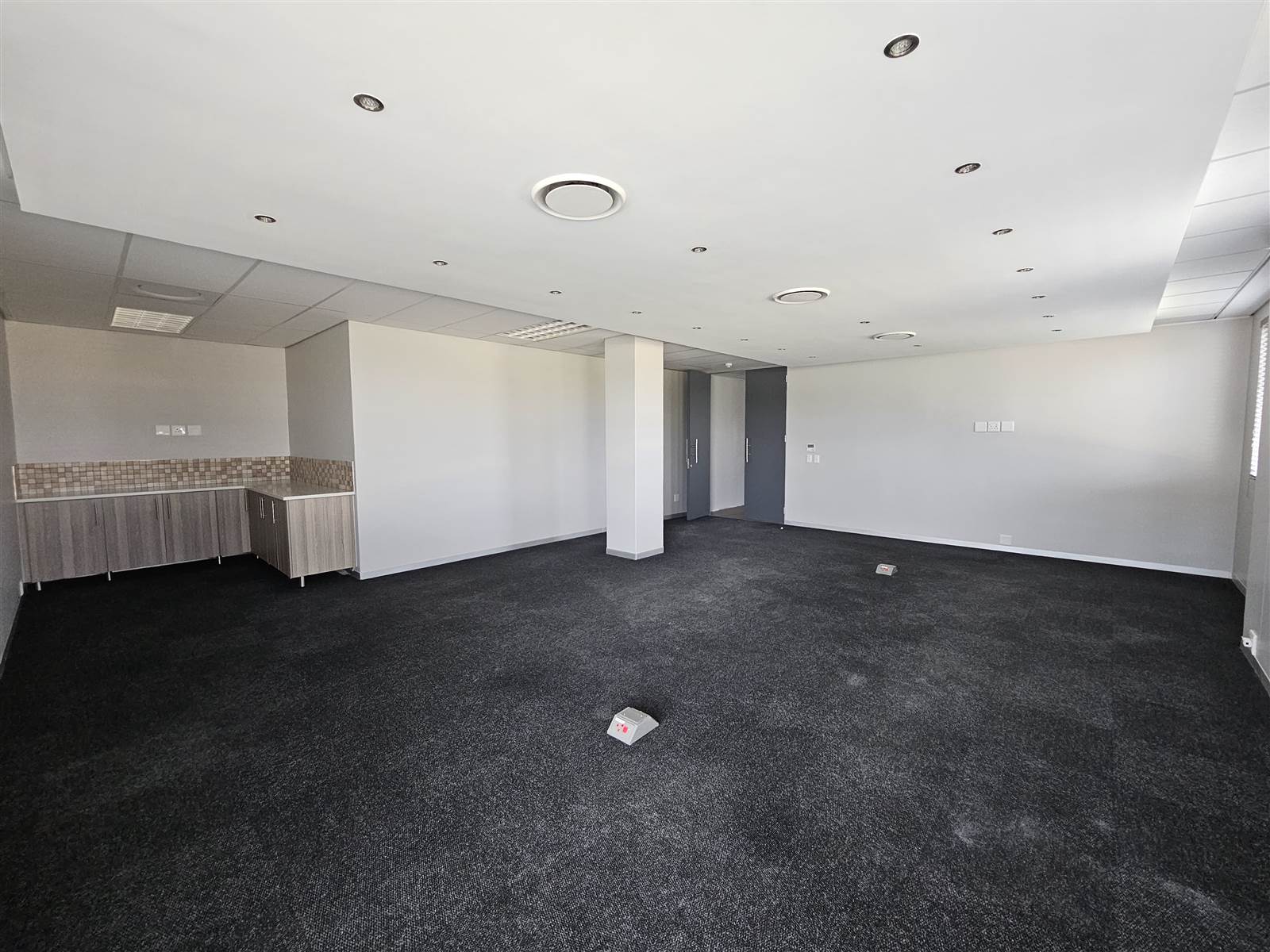 498.6  m² Commercial space in Highveld photo number 8