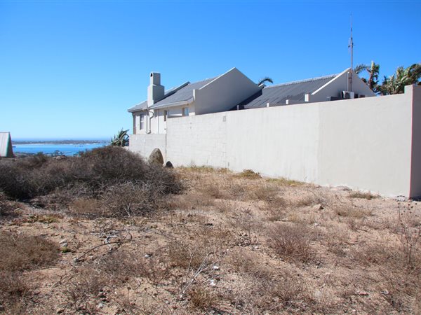 889 m² Land available in St Helena Bay