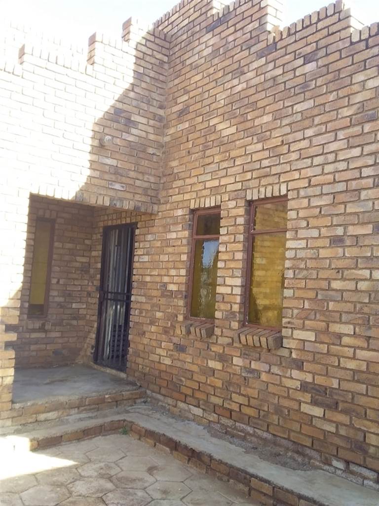 4 Bed House in Atteridgeville photo number 1
