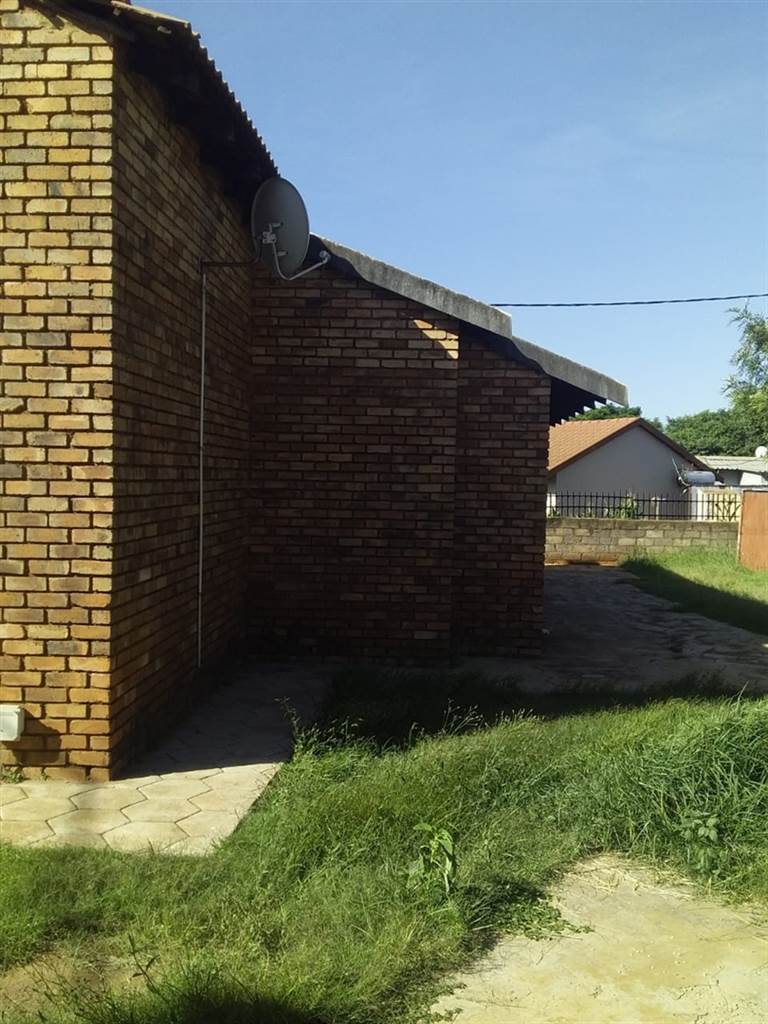 4 Bed House in Atteridgeville photo number 16