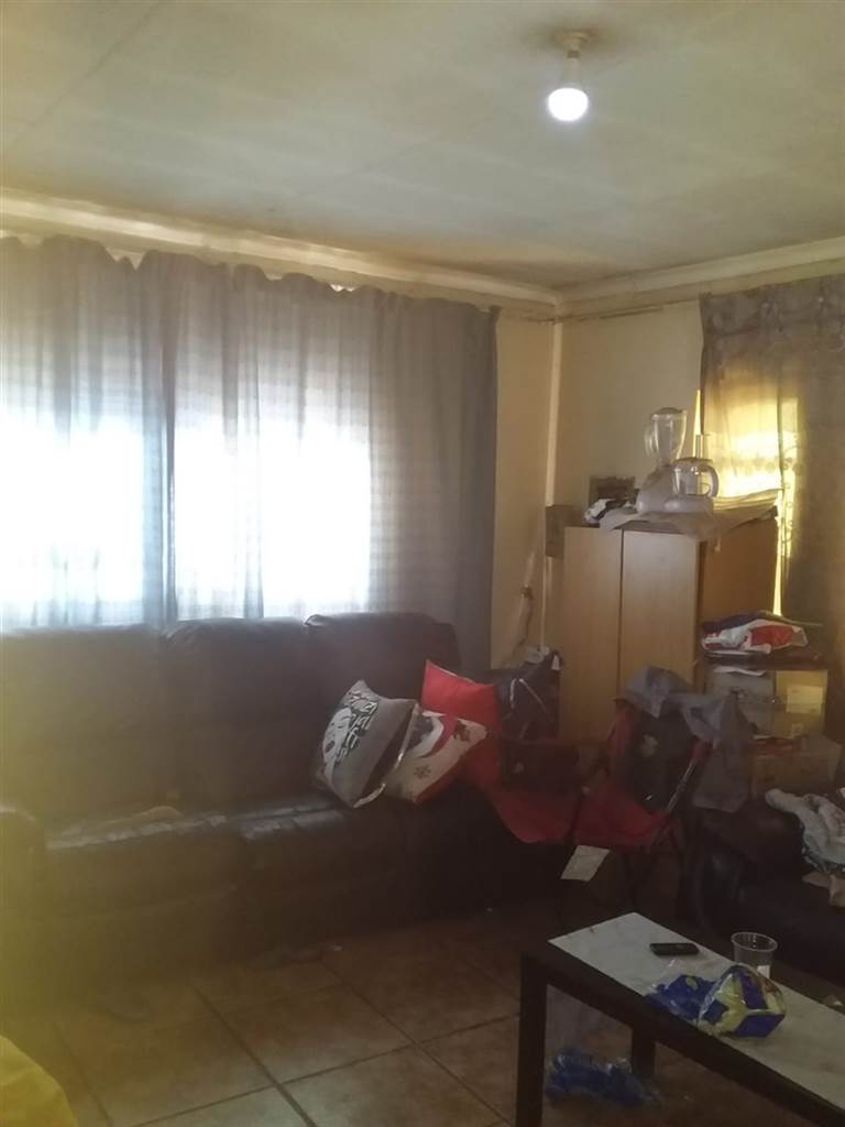 4 Bed House in Atteridgeville photo number 3