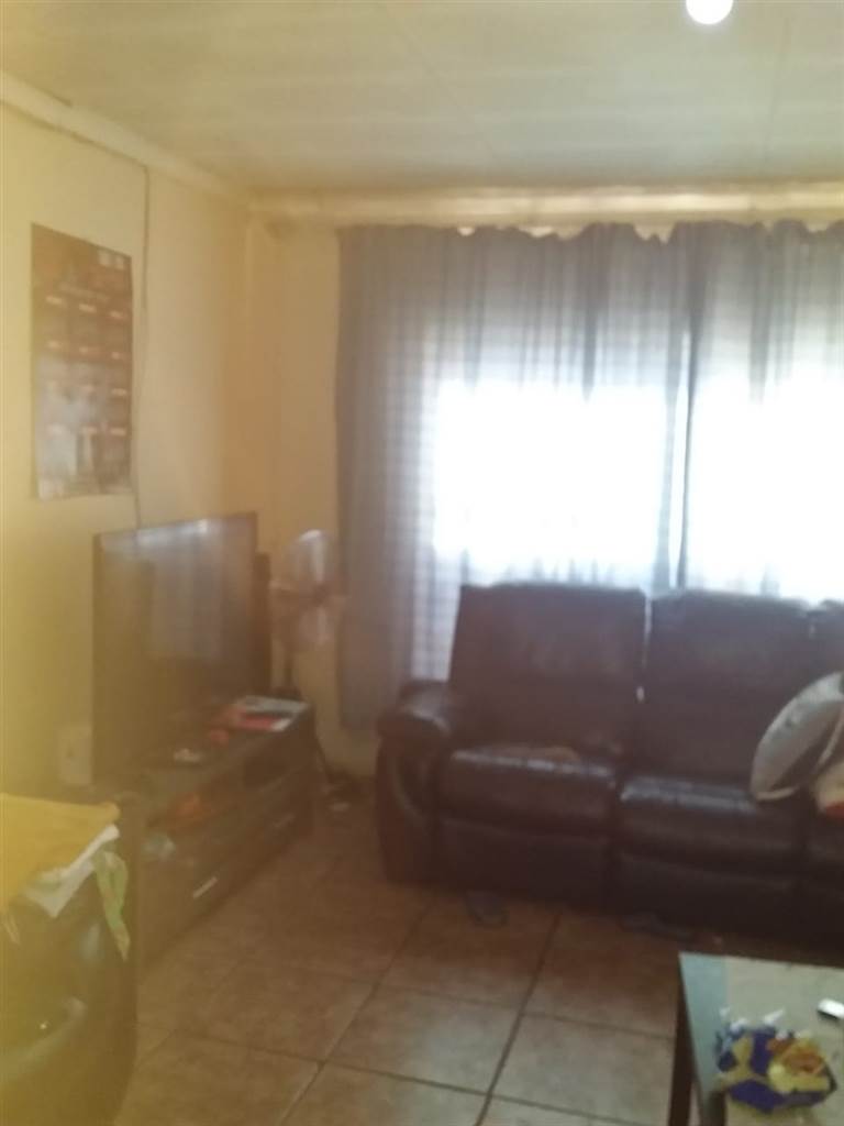 4 Bed House in Atteridgeville photo number 5