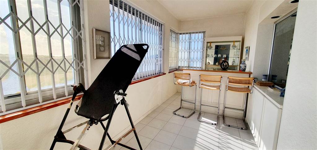 3 Bed Apartment in Muizenberg photo number 9