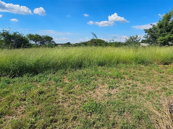 704 m² Land available in Bendor