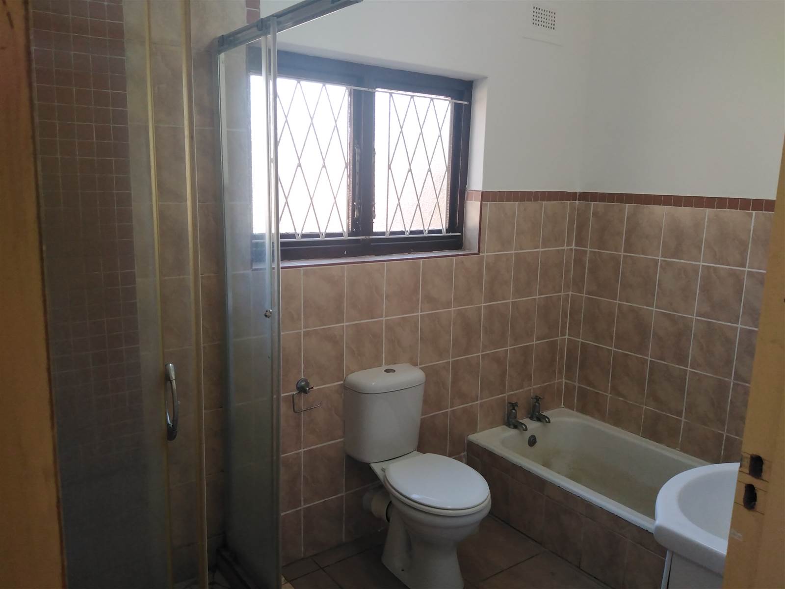 3 Bed House in Umtentweni photo number 24
