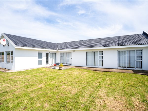3 Bed House in Kaysers Beach