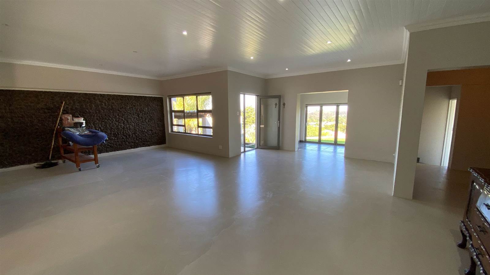 4 Bed House in Swellendam photo number 4