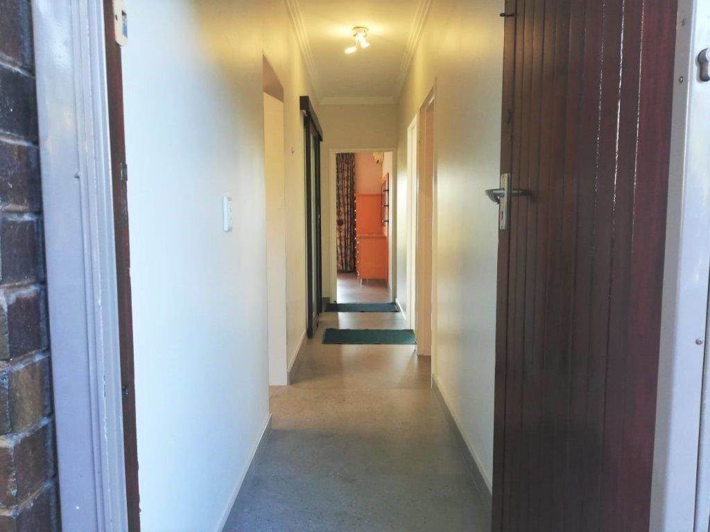 2 Bed Apartment in Port Shepstone photo number 3