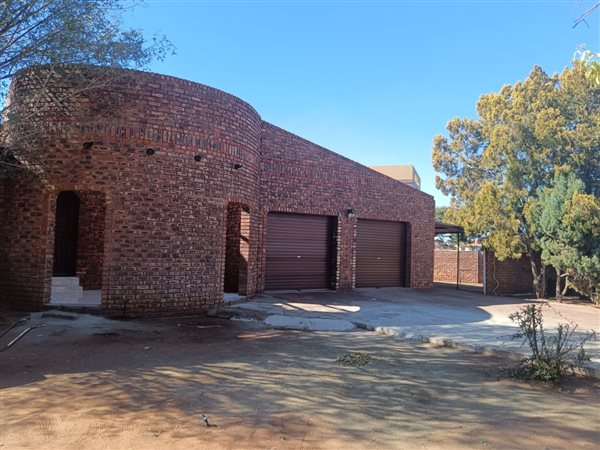 4 Bedroom House 4 Bedroom House